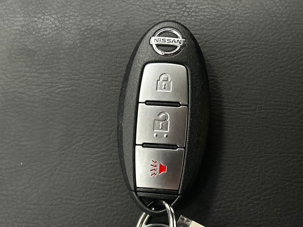 Thumbnail: 2015 Nissan Rogue - 19