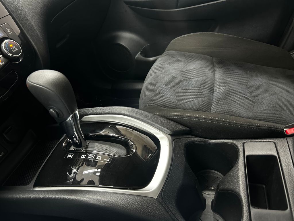 Thumbnail: 2015 Nissan Rogue - 16