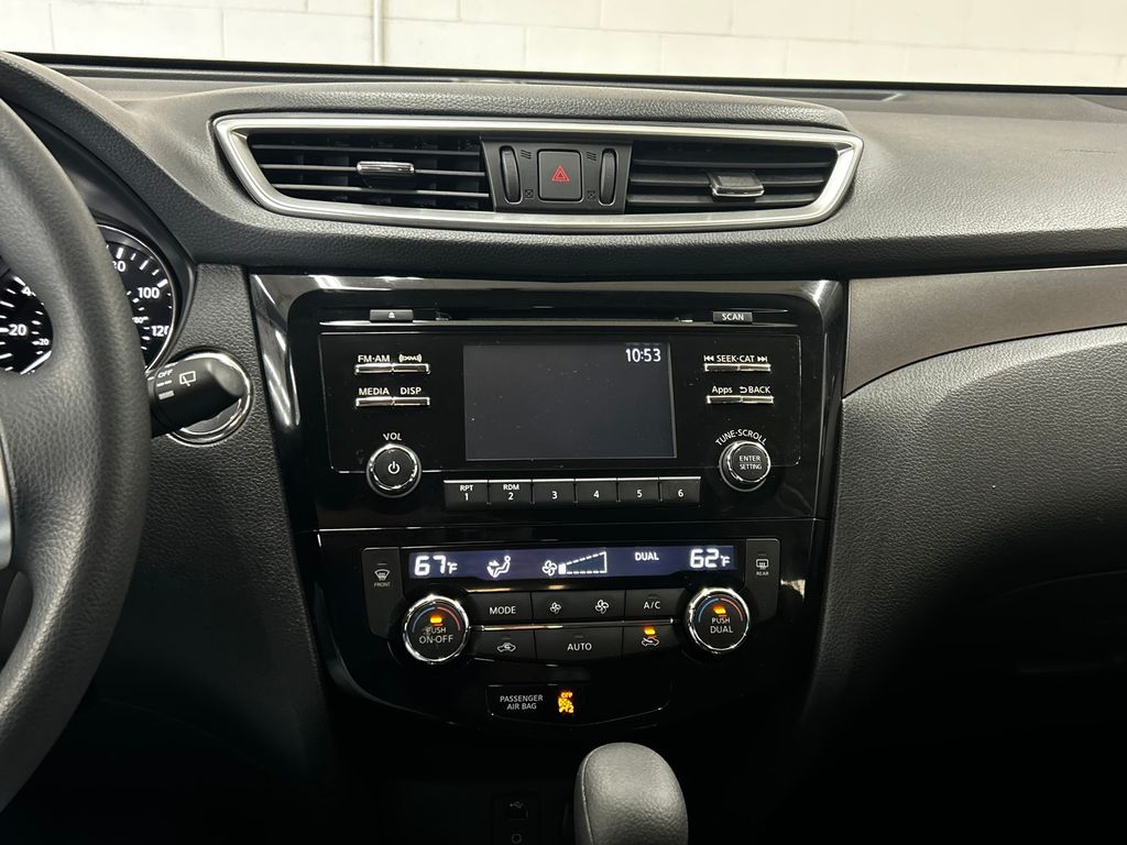 Thumbnail: 2015 Nissan Rogue - 15