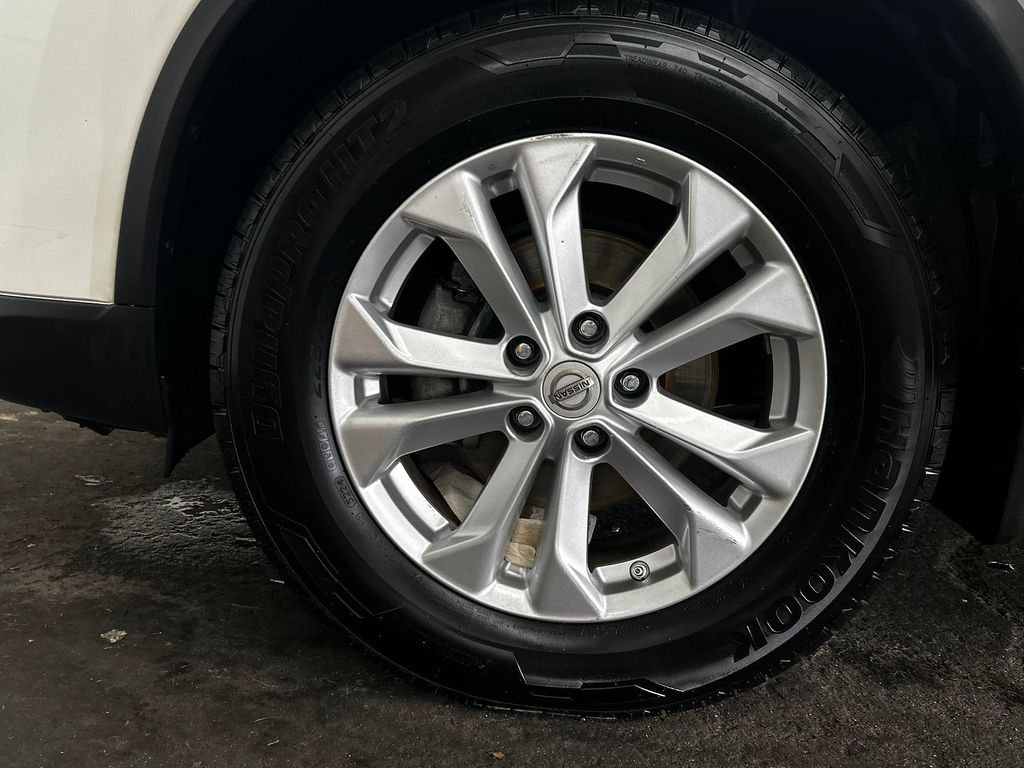 Thumbnail: 2015 Nissan Rogue - 8