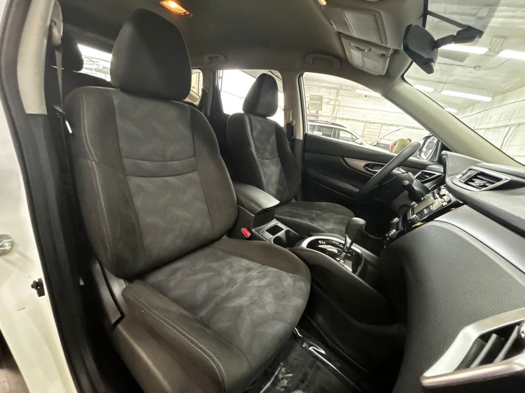 Thumbnail: 2015 Nissan Rogue - 12