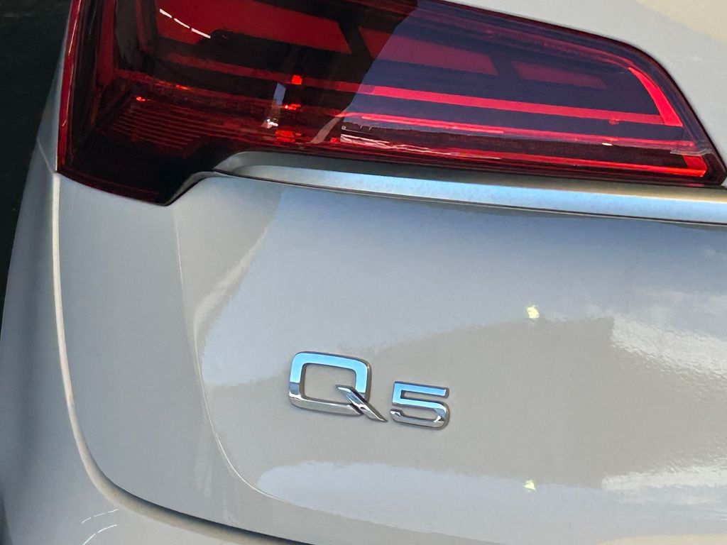 Thumbnail: 2022 Audi Q5 - 7