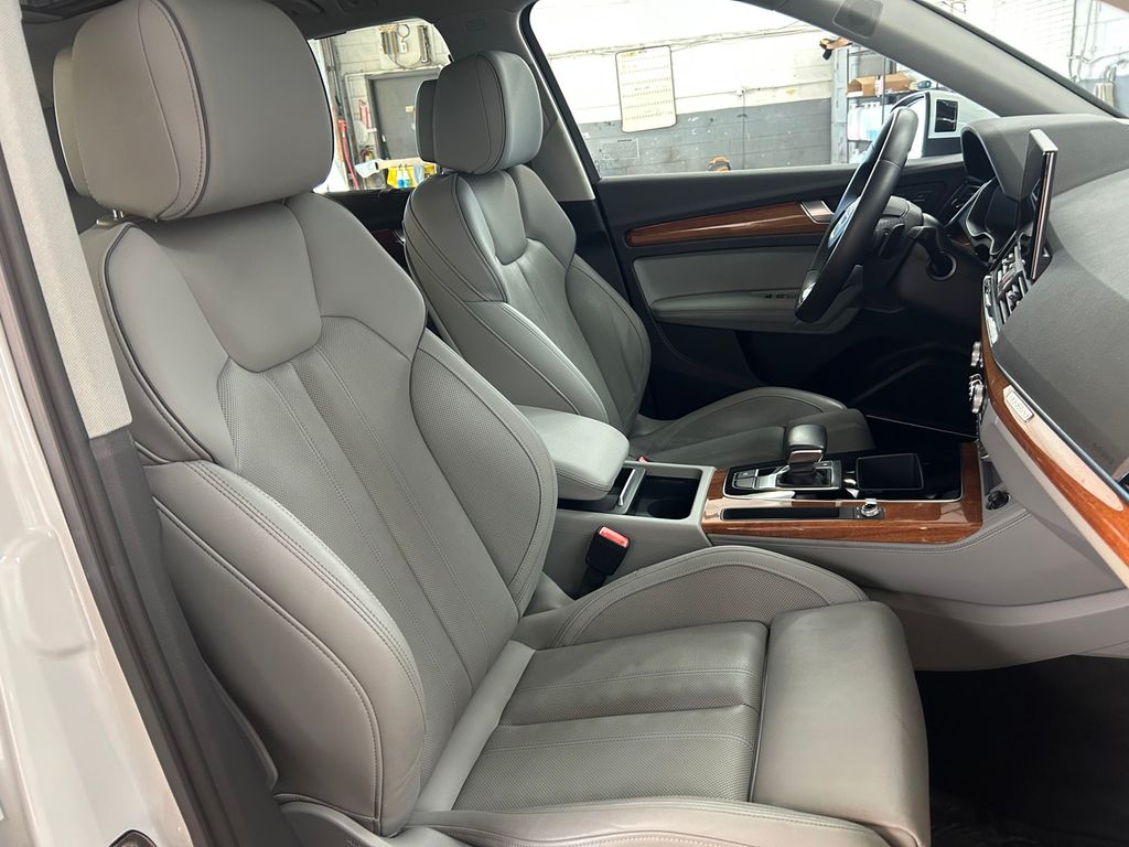 Thumbnail: 2022 Audi Q5 - 12