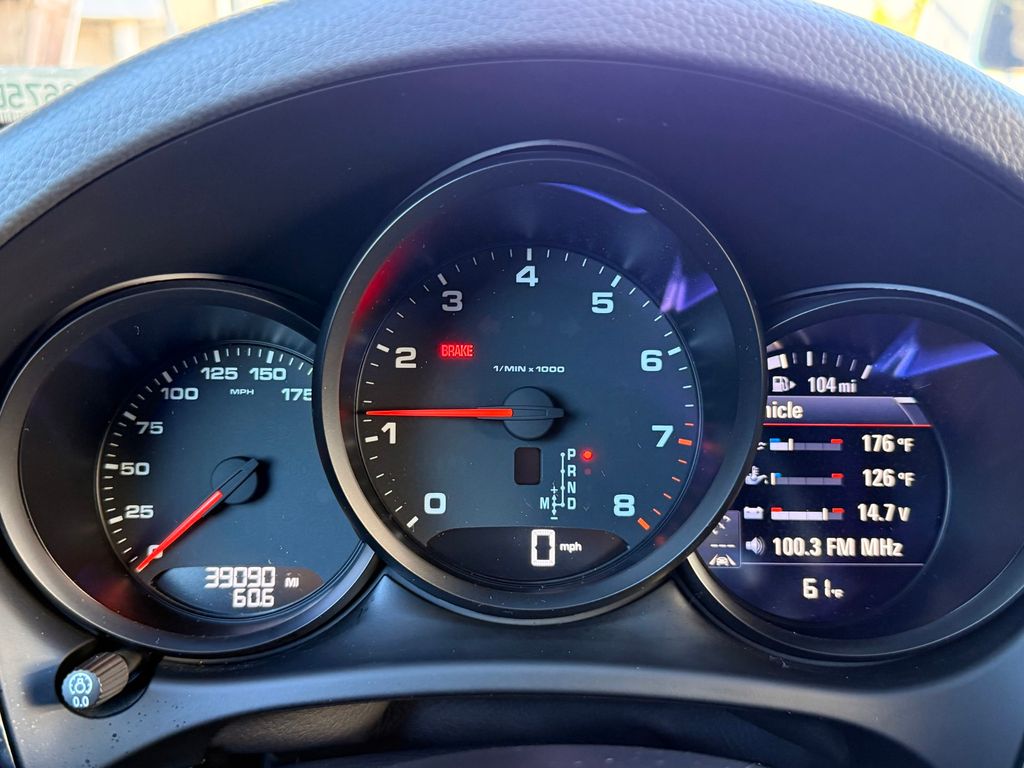 Thumbnail: 2020 Porsche Macan - 14