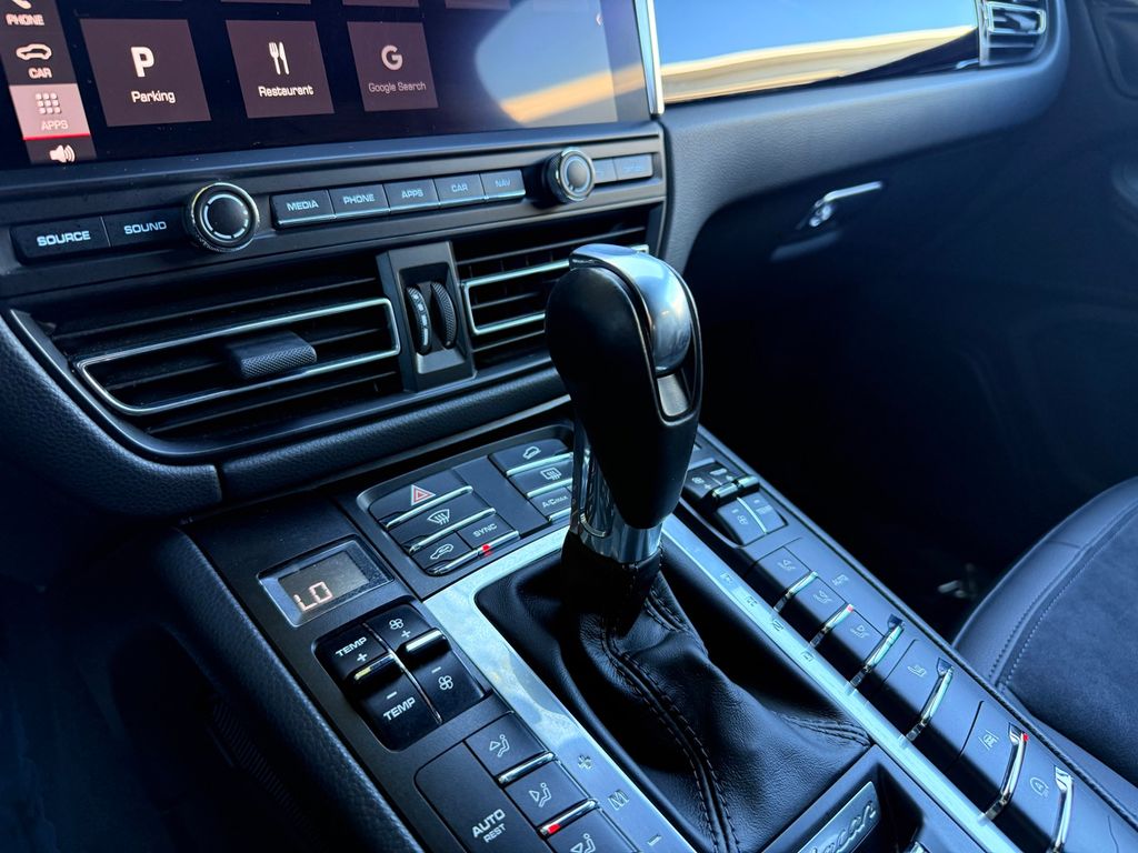 Thumbnail: 2020 Porsche Macan - 13