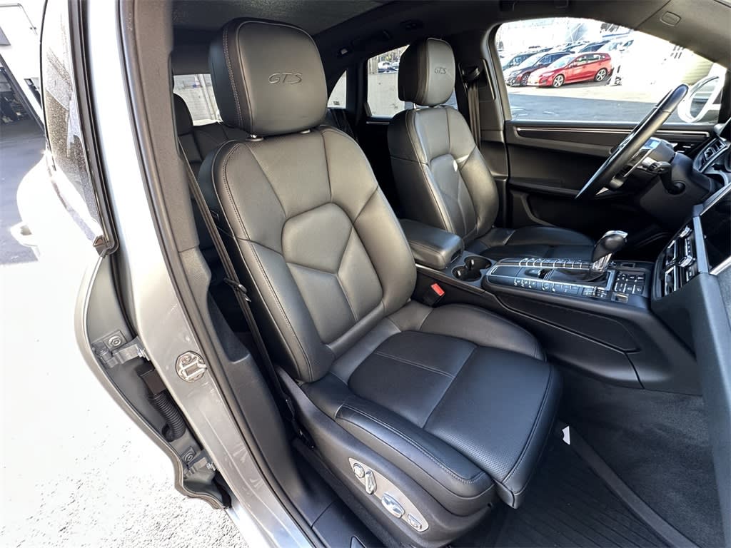 Thumbnail: 2021 Porsche Macan - 11