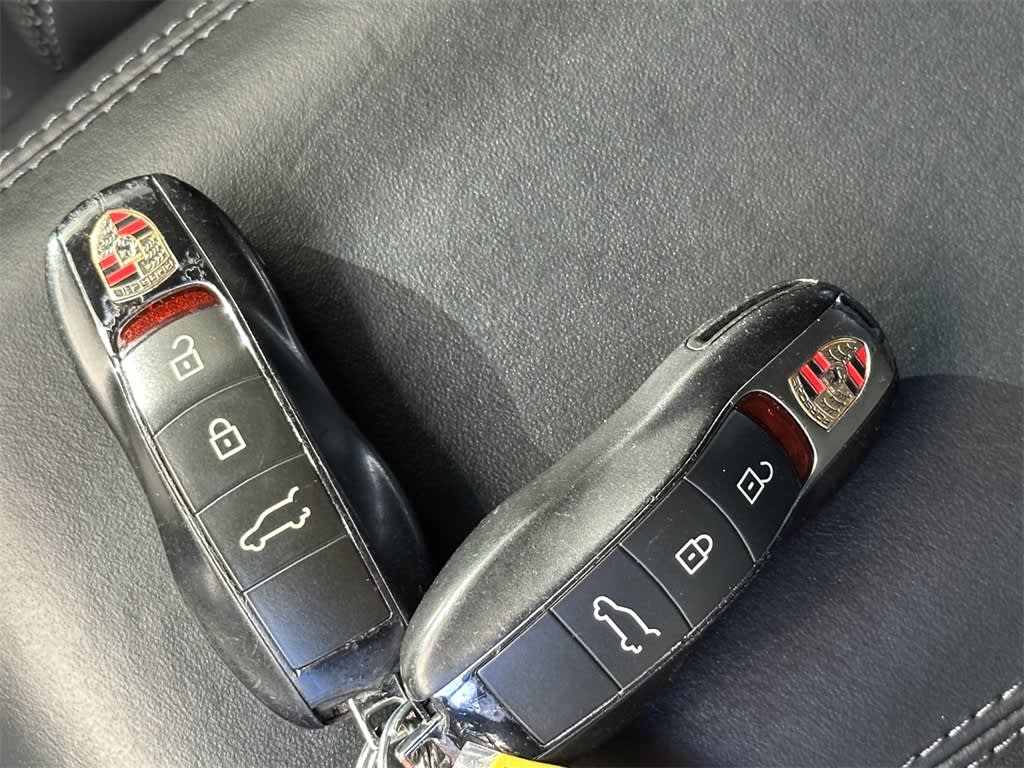 Thumbnail: 2021 Porsche Macan - 17