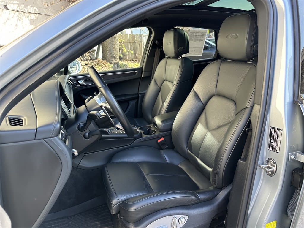 Thumbnail: 2021 Porsche Macan - 10