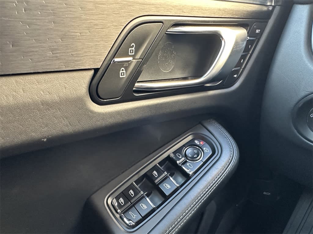 Thumbnail: 2021 Porsche Macan - 21