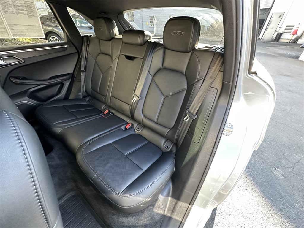 Thumbnail: 2021 Porsche Macan - 20