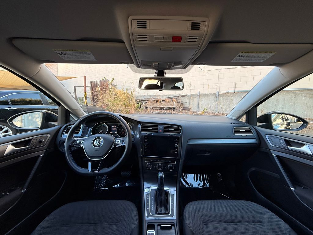 Thumbnail: 2019 Volkswagen e-Golf - 9