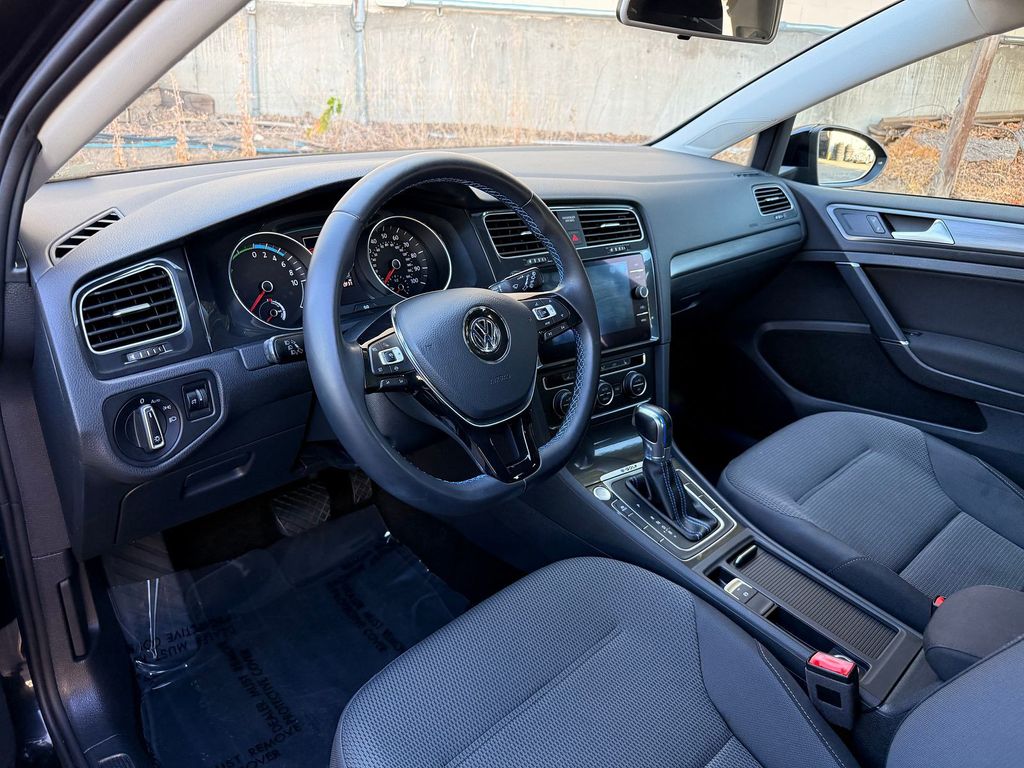 Thumbnail: 2019 Volkswagen e-Golf - 2