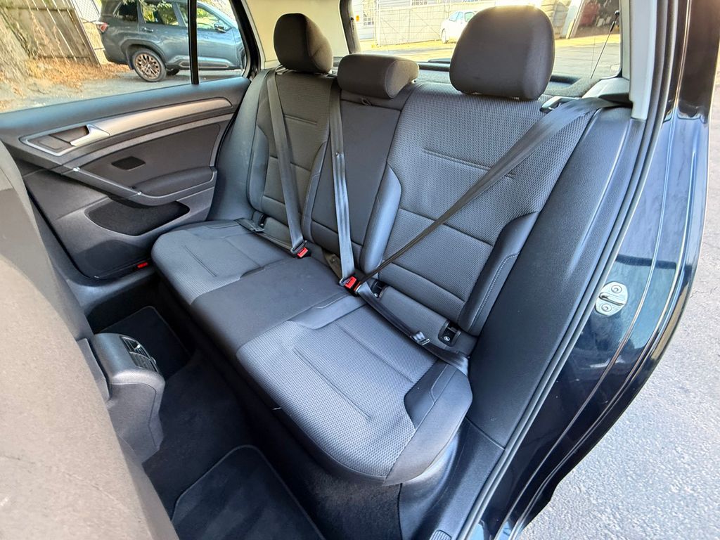 Thumbnail: 2019 Volkswagen e-Golf - 21