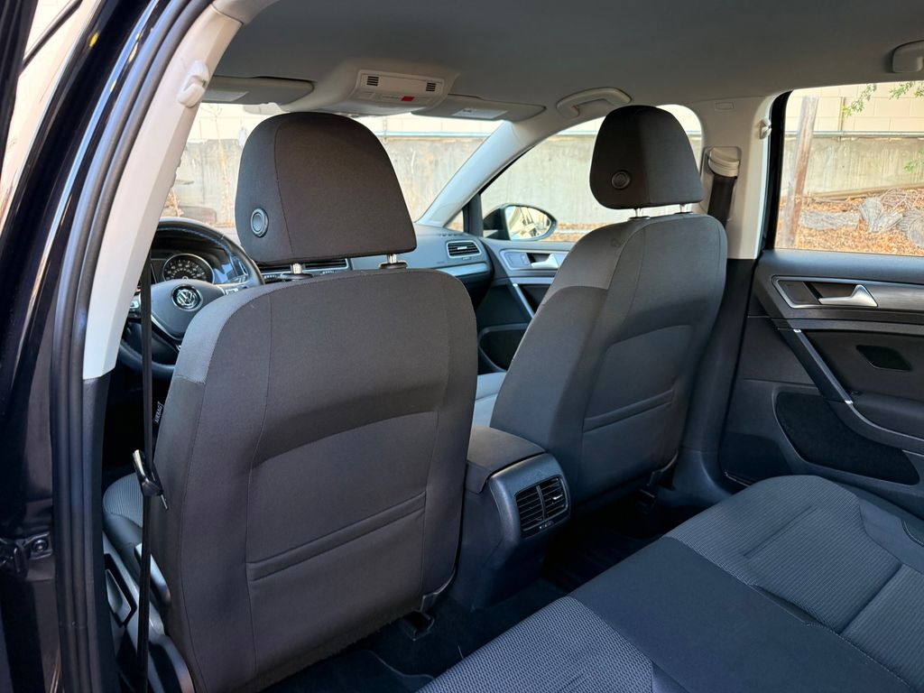 Thumbnail: 2019 Volkswagen e-Golf - 12