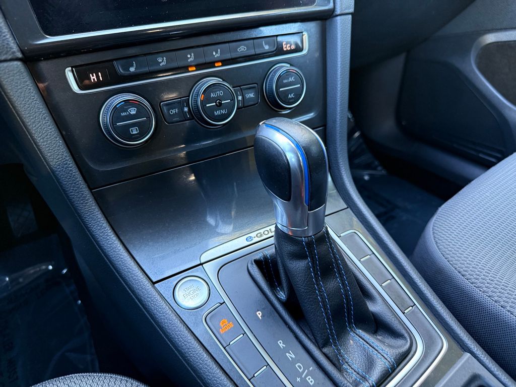 Thumbnail: 2019 Volkswagen e-Golf - 15