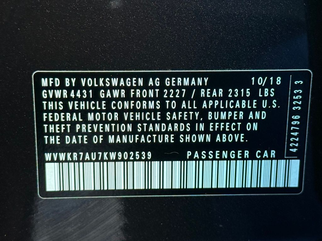 Thumbnail: 2019 Volkswagen e-Golf - 19