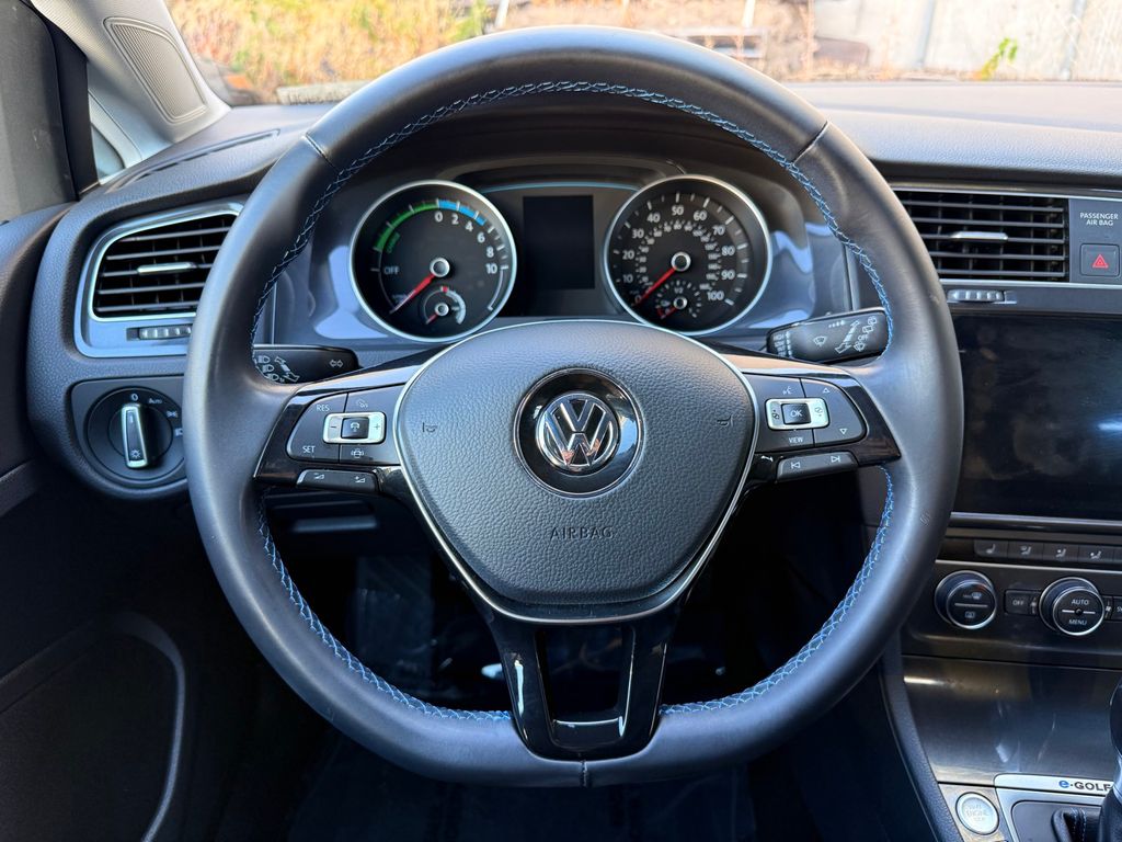 Thumbnail: 2019 Volkswagen e-Golf - 13