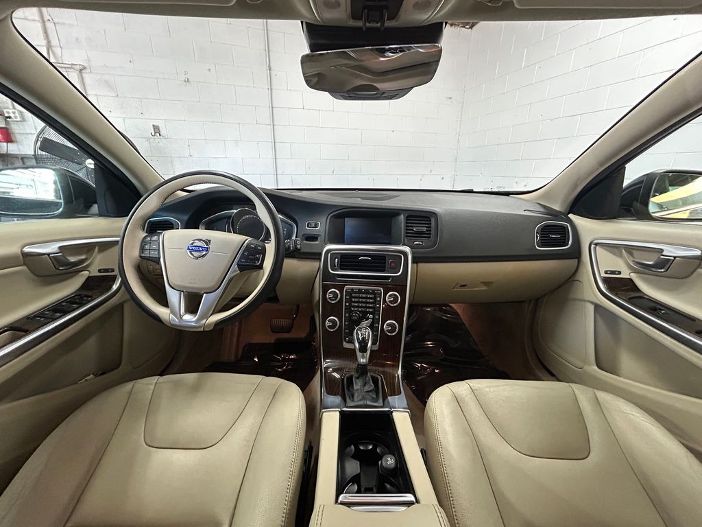 Thumbnail: 2015 Volvo V60 - 9