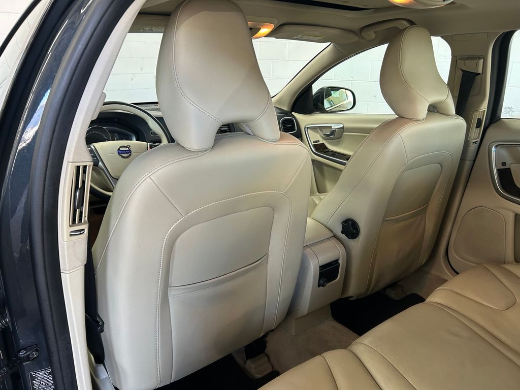 Thumbnail: 2015 Volvo V60 - 12