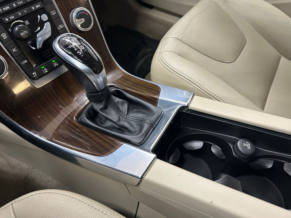 Thumbnail: 2015 Volvo V60 - 15