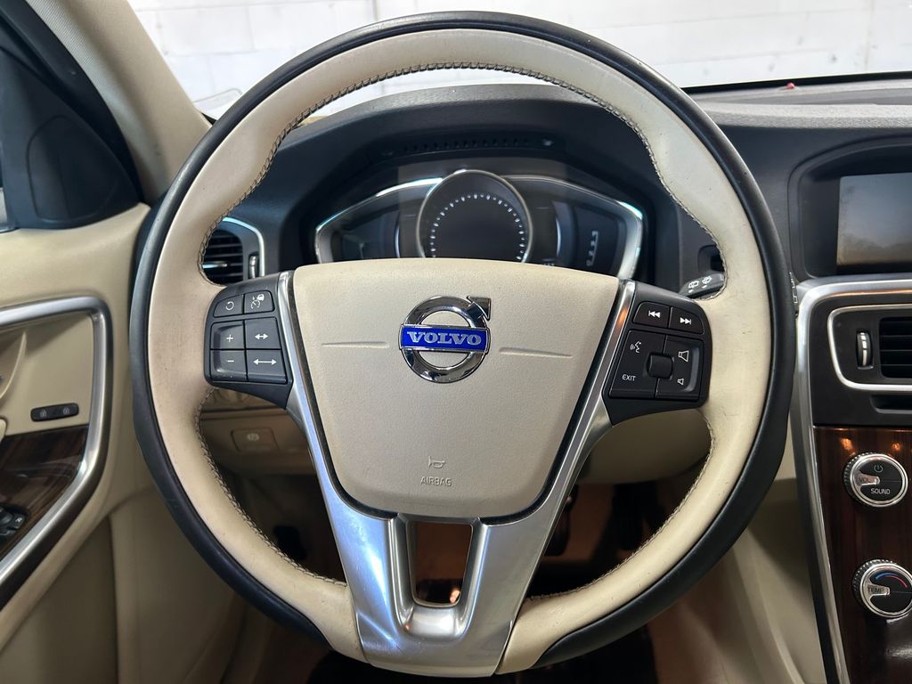 Thumbnail: 2015 Volvo V60 - 13