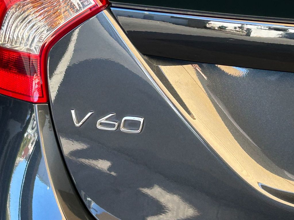 Thumbnail: 2015 Volvo V60 - 6