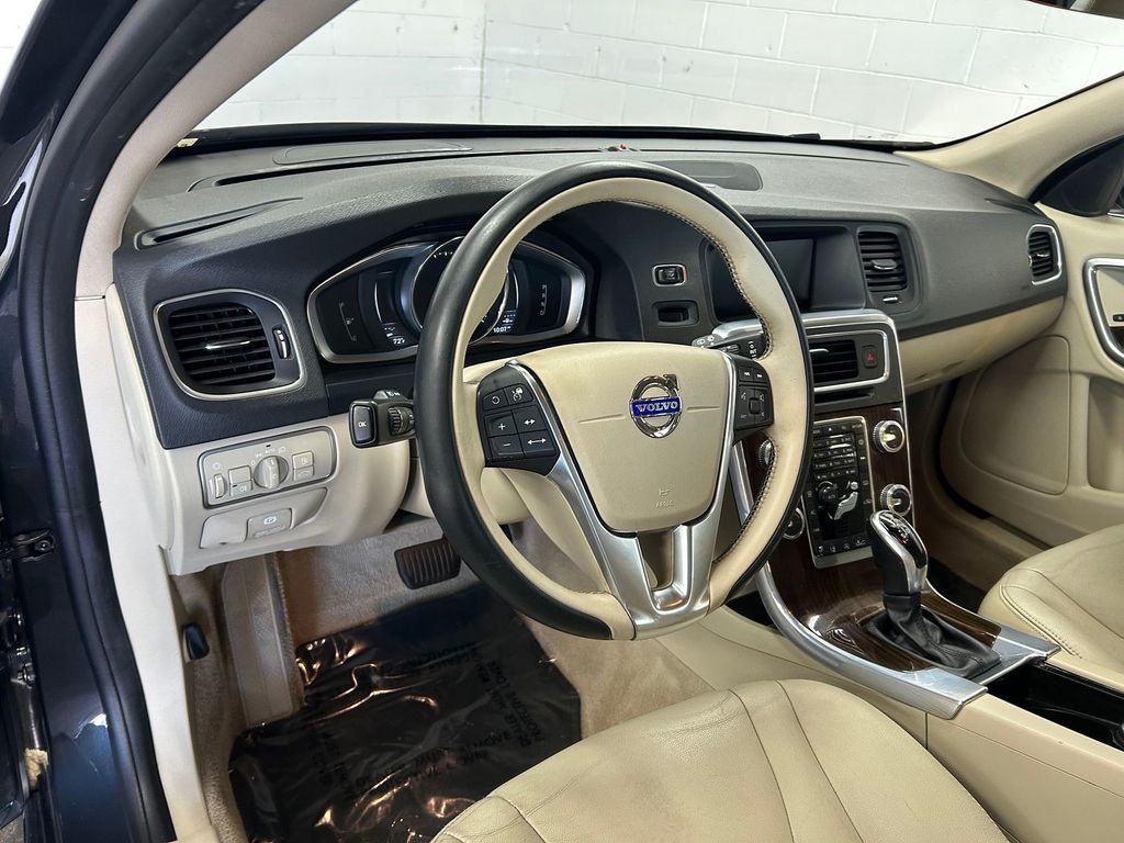 Thumbnail: 2015 Volvo V60 - 2