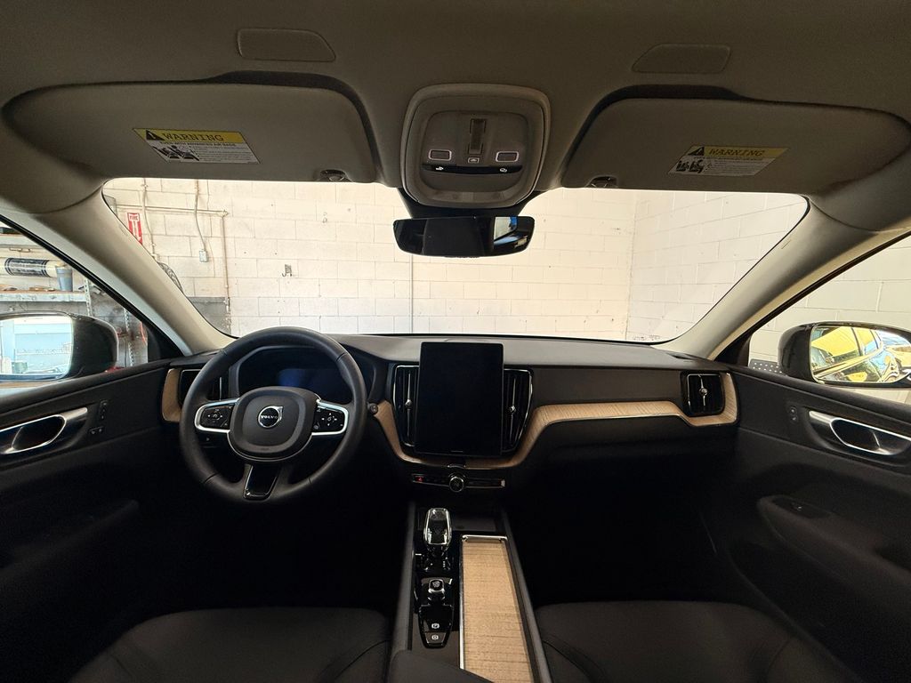 Thumbnail: 2026 Volvo XC60 - 9