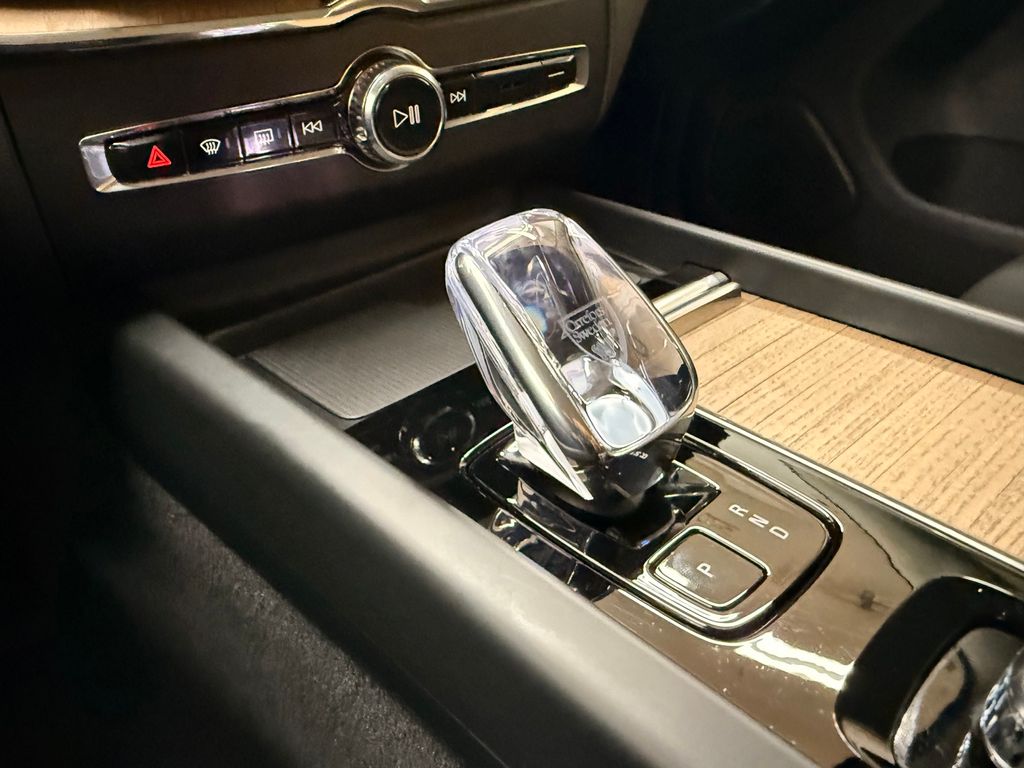Thumbnail: 2026 Volvo XC60 - 15