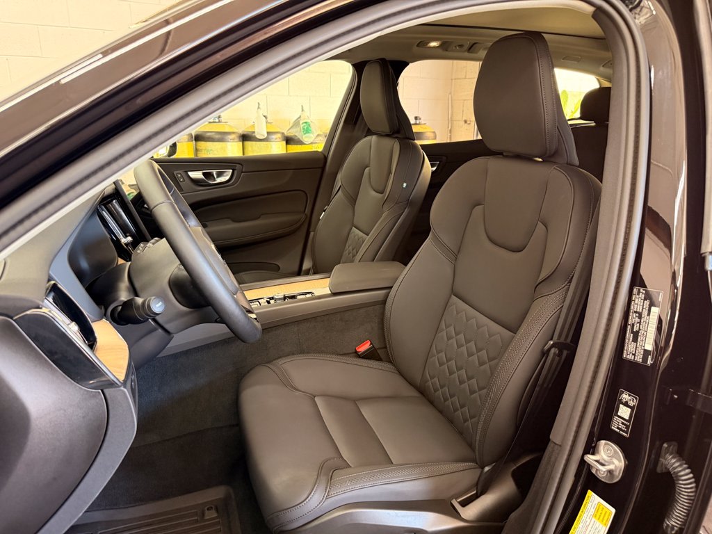Thumbnail: 2026 Volvo XC60 - 10