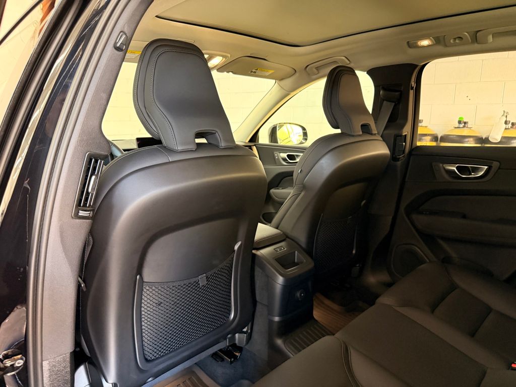 Thumbnail: 2026 Volvo XC60 - 12
