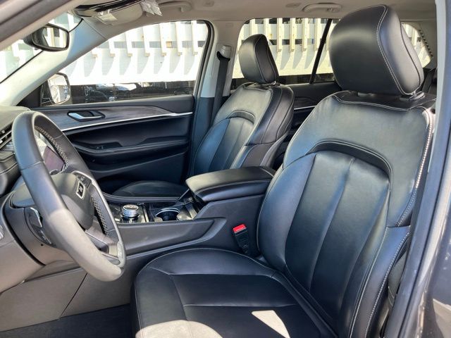 Thumbnail: 2023 Jeep Grand Cherokee - 10