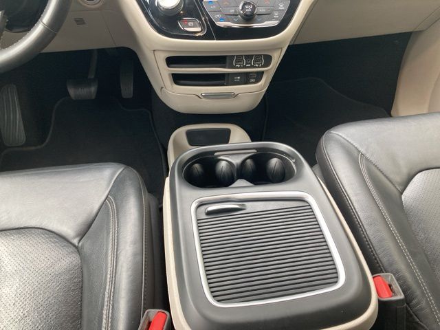 Thumbnail: 2022 Chrysler Pacifica - 21