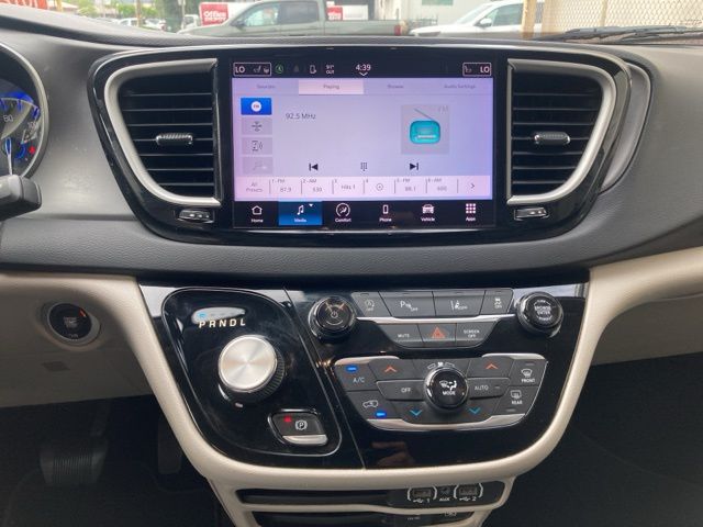 Thumbnail: 2022 Chrysler Pacifica - 15