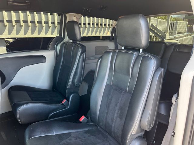Thumbnail: 2017 Dodge Grand Caravan - 21