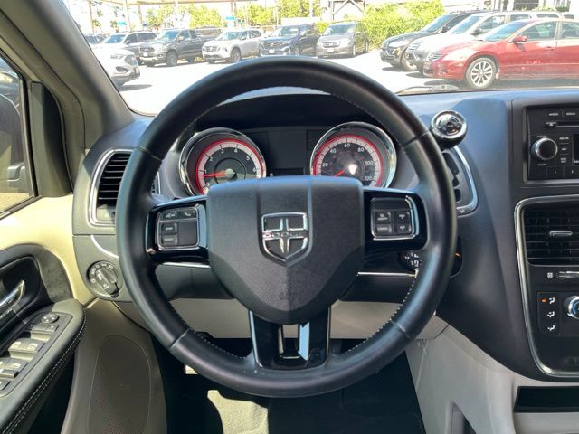 Thumbnail: 2017 Dodge Grand Caravan - 13
