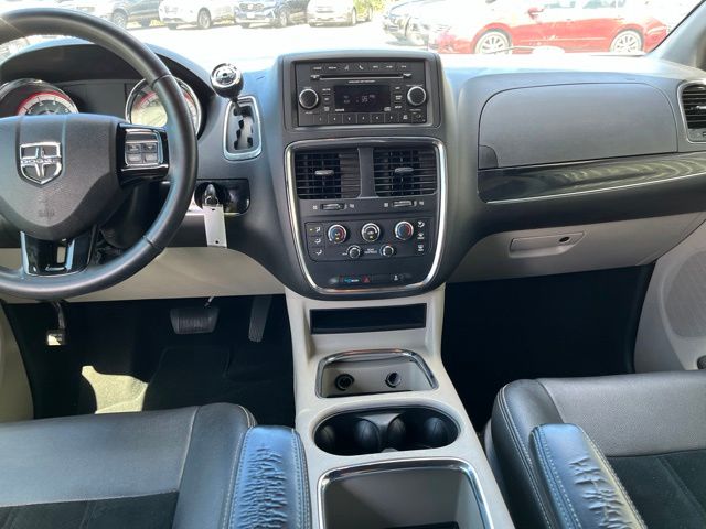 Thumbnail: 2017 Dodge Grand Caravan - 9