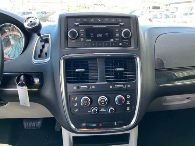 Thumbnail: 2017 Dodge Grand Caravan - 14