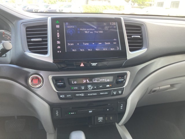 Thumbnail: 2016 Honda Pilot - 14