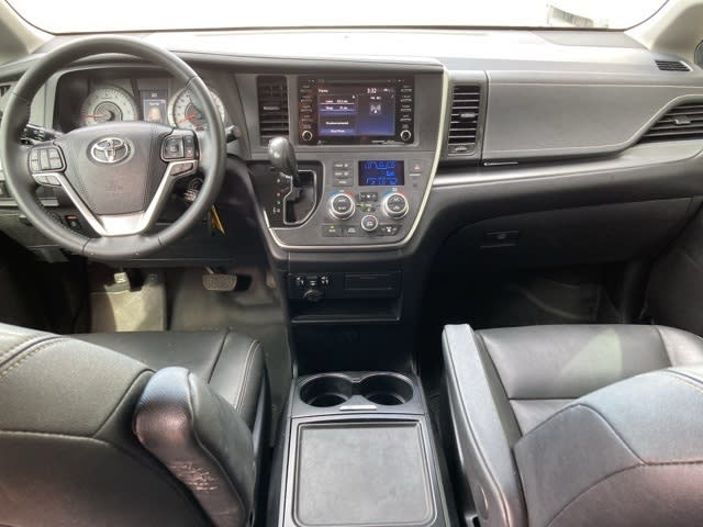Thumbnail: 2020 Toyota Sienna - 10