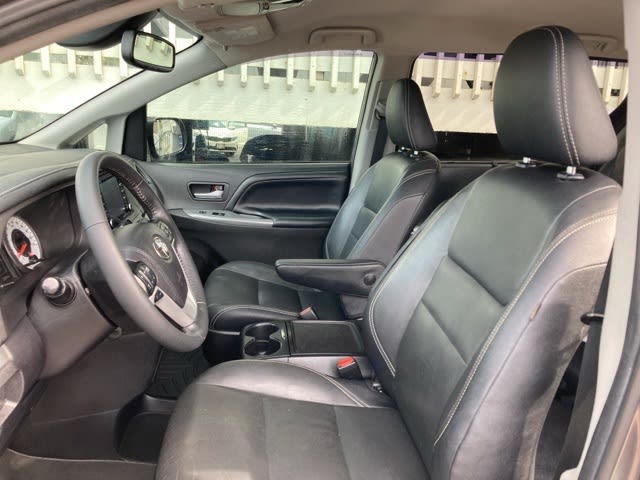 Thumbnail: 2020 Toyota Sienna - 11