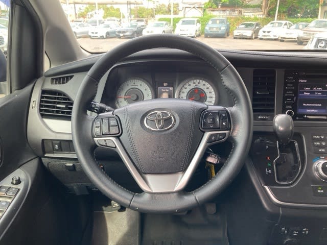 Thumbnail: 2020 Toyota Sienna - 14
