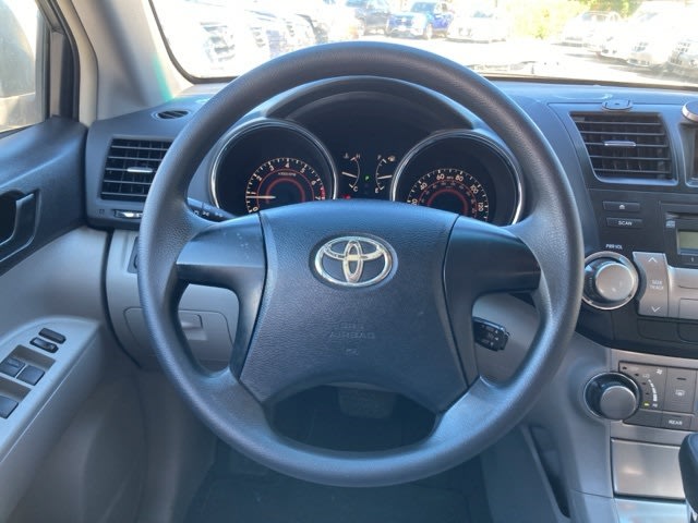 Thumbnail: 2011 Toyota Highlander - 13