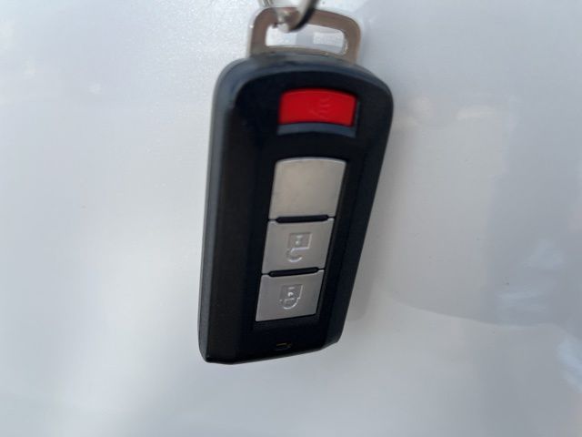 Thumbnail: 2019 Mitsubishi Outlander - 18