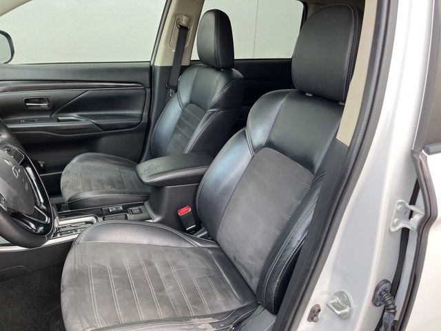 Thumbnail: 2019 Mitsubishi Outlander - 12