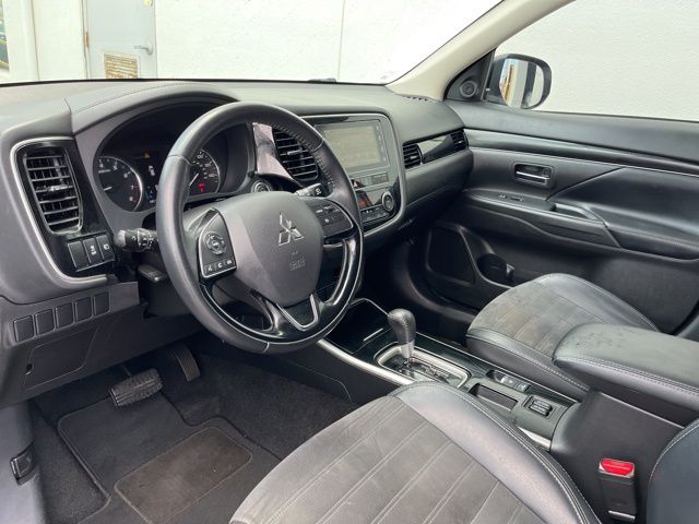 Thumbnail: 2019 Mitsubishi Outlander - 2