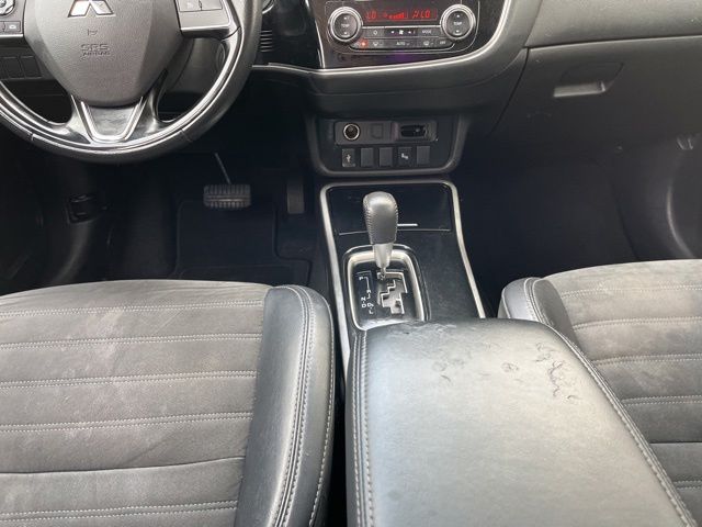 Thumbnail: 2019 Mitsubishi Outlander - 15