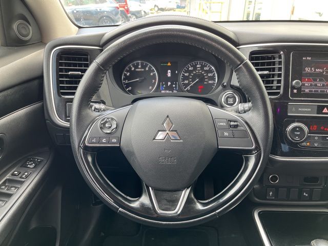 Thumbnail: 2019 Mitsubishi Outlander - 13