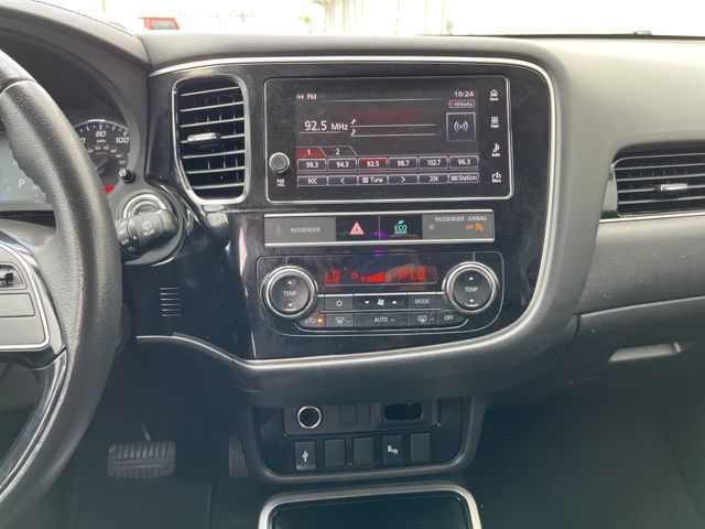 Thumbnail: 2019 Mitsubishi Outlander - 14