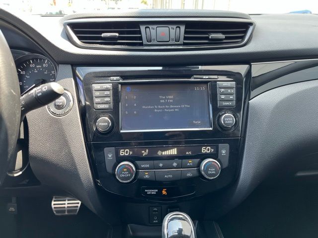 Thumbnail: 2017 Nissan Rogue Sport - 14